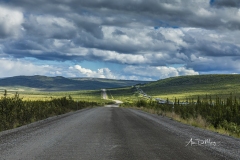 Dalton Highway, Pipeline and distant tors
