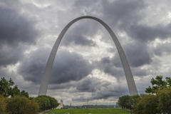 Gateway Arch, looking east, vertical