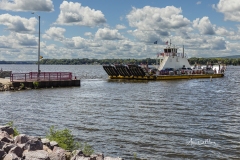 ColSac III ferry departing